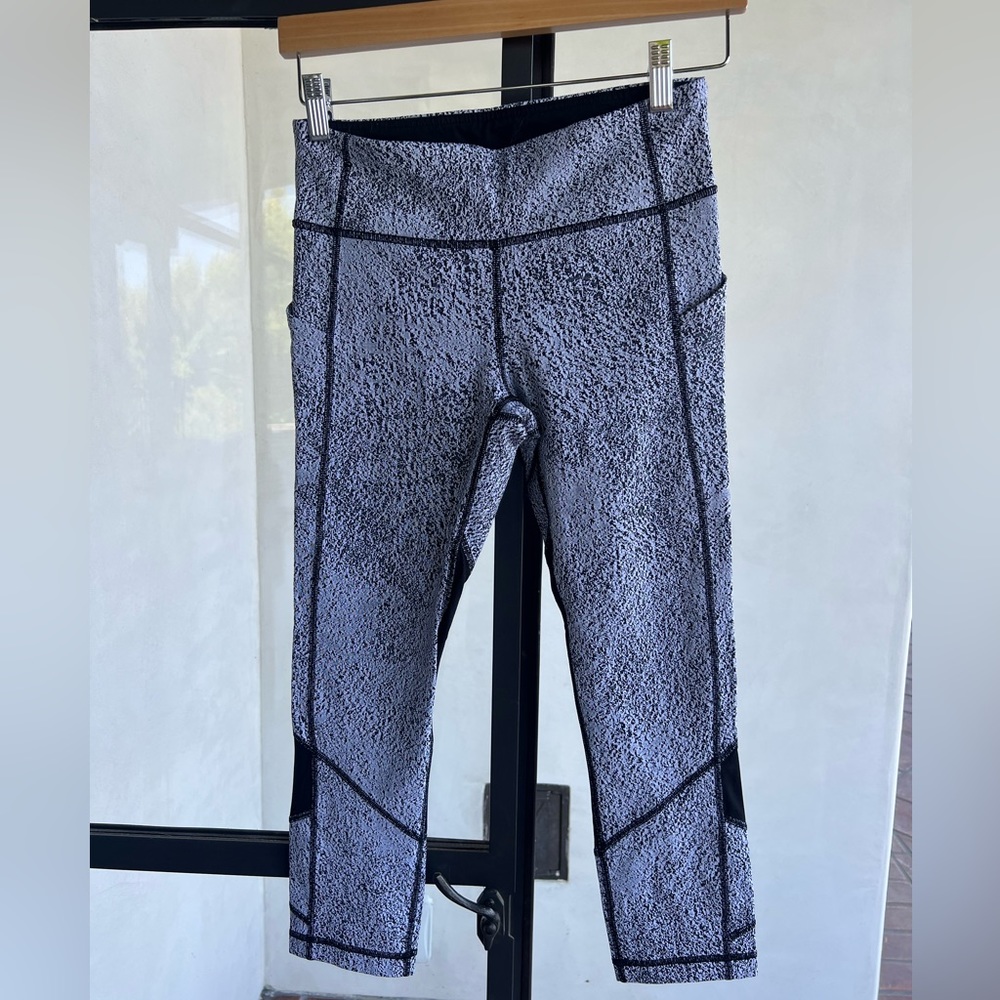Lululemon- gray and white cropped leggings